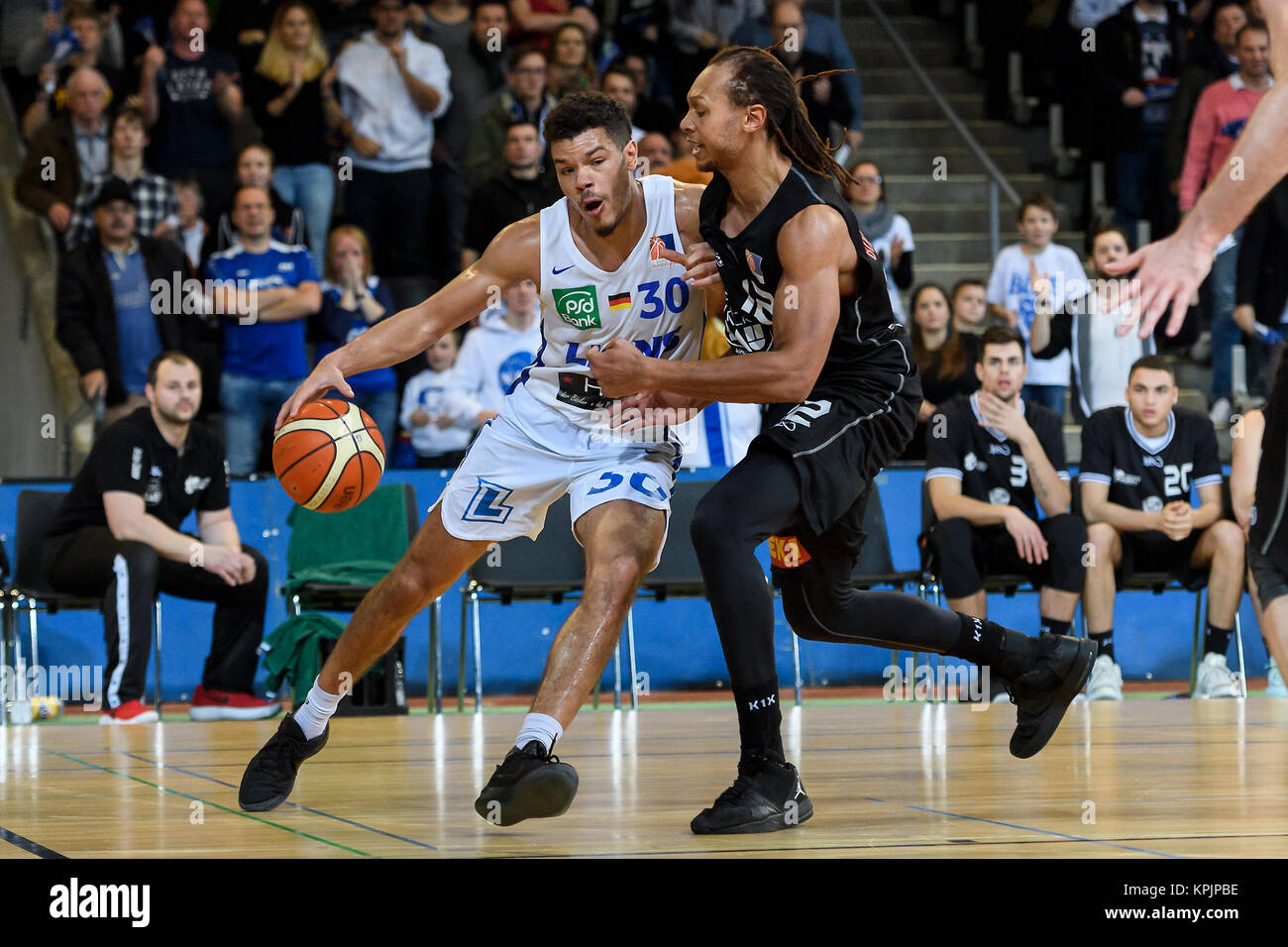 Karlsruhe, Deutschland. 16th Dec, 2017. Jarelle Alexander Reischel ...