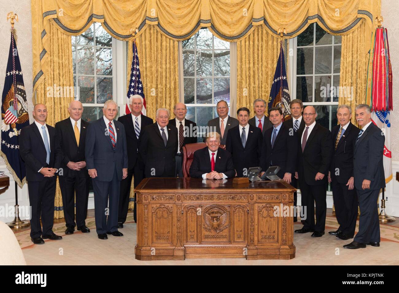 U.S. President Donald Trump poses with the former leaders of the U.S. Secret Service Presidential Protective Division in the Oval Office of the White House December 14, 2017 in Washington, DC. Stock Photo