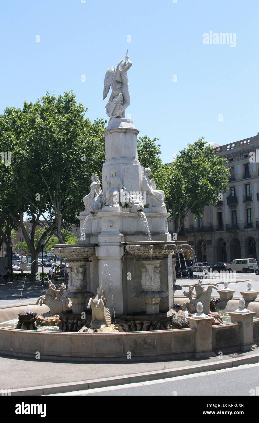 Pla de Palau fountain in front of the Delegacion del Gobierno building, Catalonia, Barcelona, Spain. Stock Photo