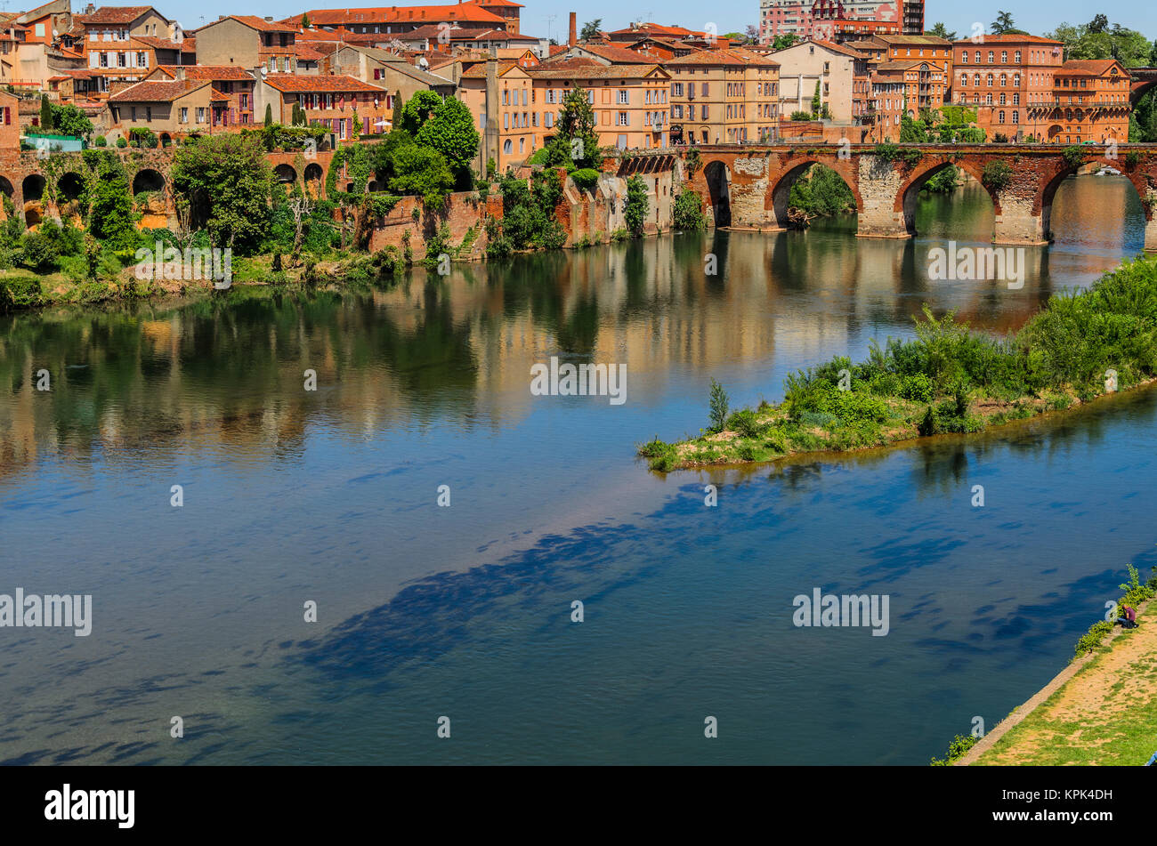The Tarn River gives the name to the department where the ancient city of french of Albi which we see in the image, which was founded by the Romans wi Stock Photo
