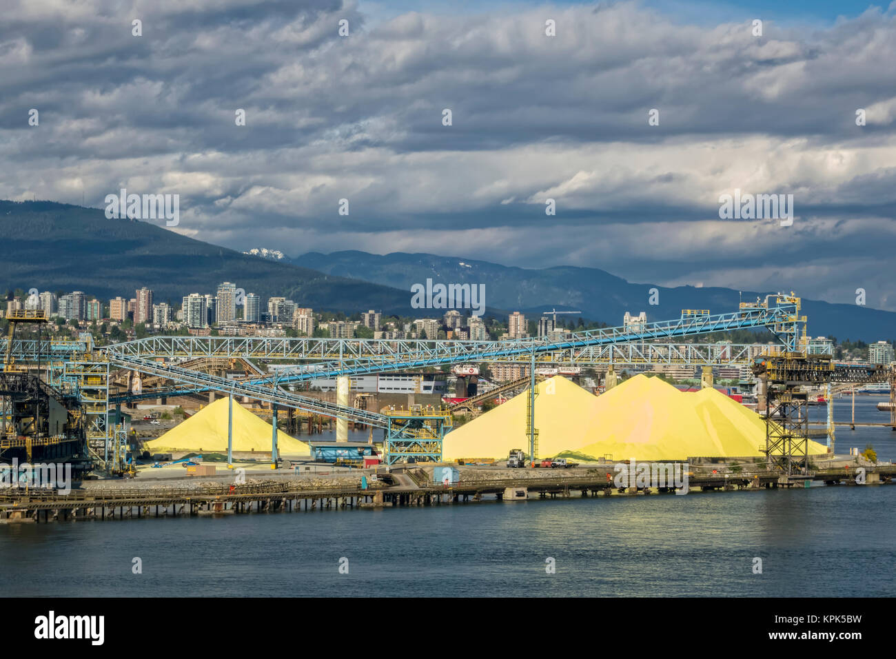 piles-of-sulphur-in-the-port-for-shipping-from-vancouver-vancouver-KPK5BW.jpg