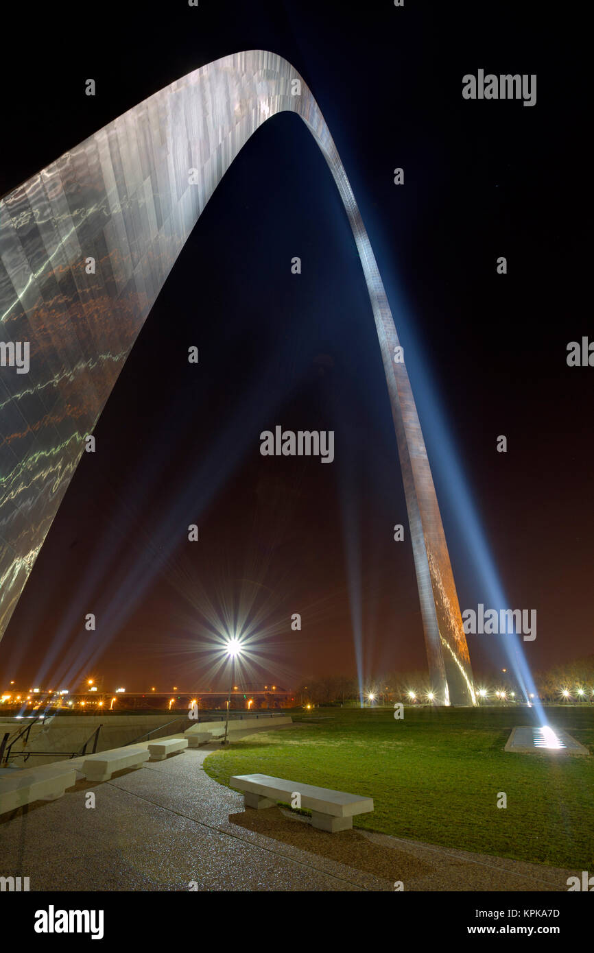 St. Louis Gateway Arch at dusk, St. Louis, MO Stock Photo - Alamy