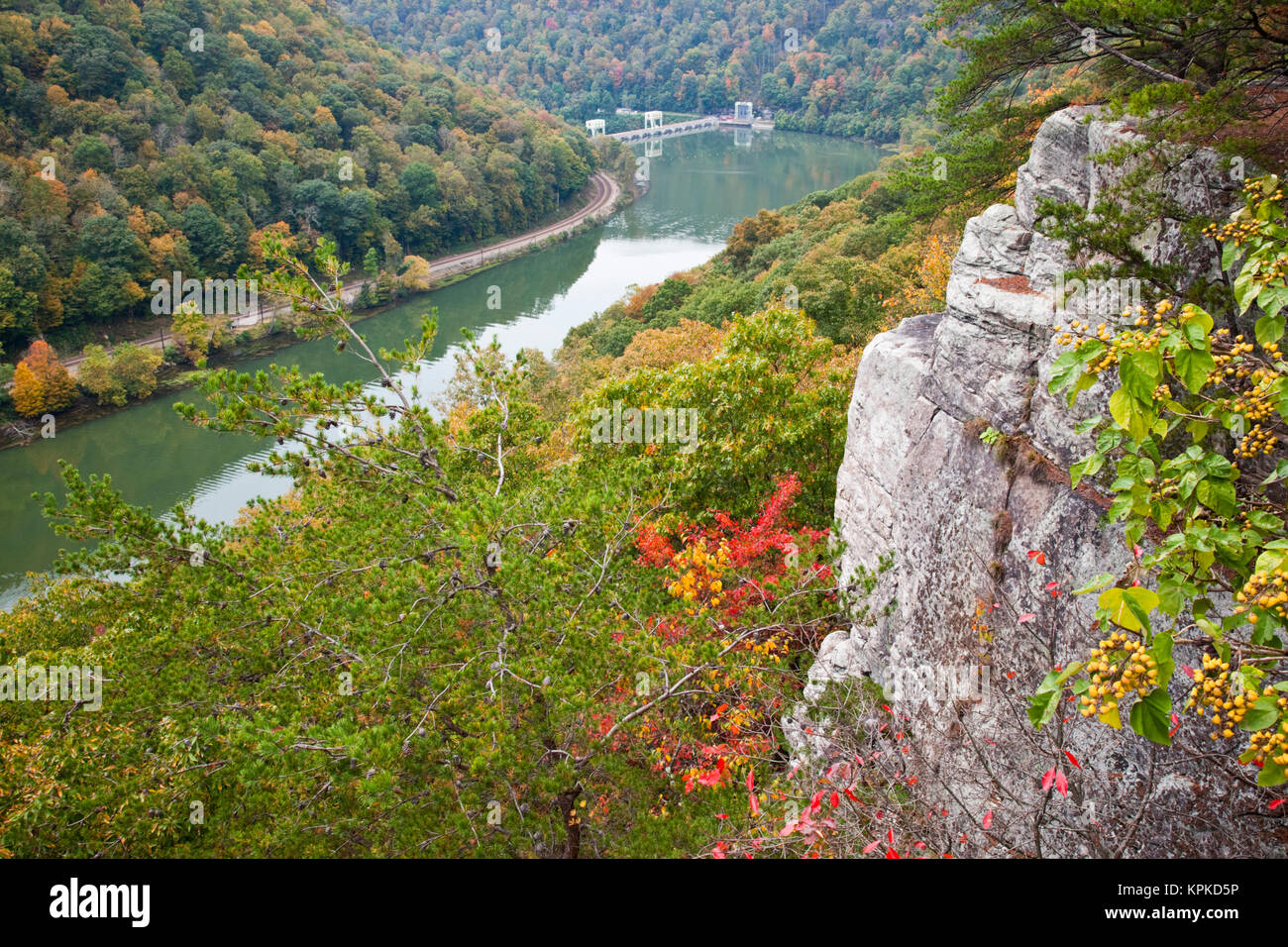 USA, West Virginia, Anstead. Hawks Nest State Park, Kanawha River