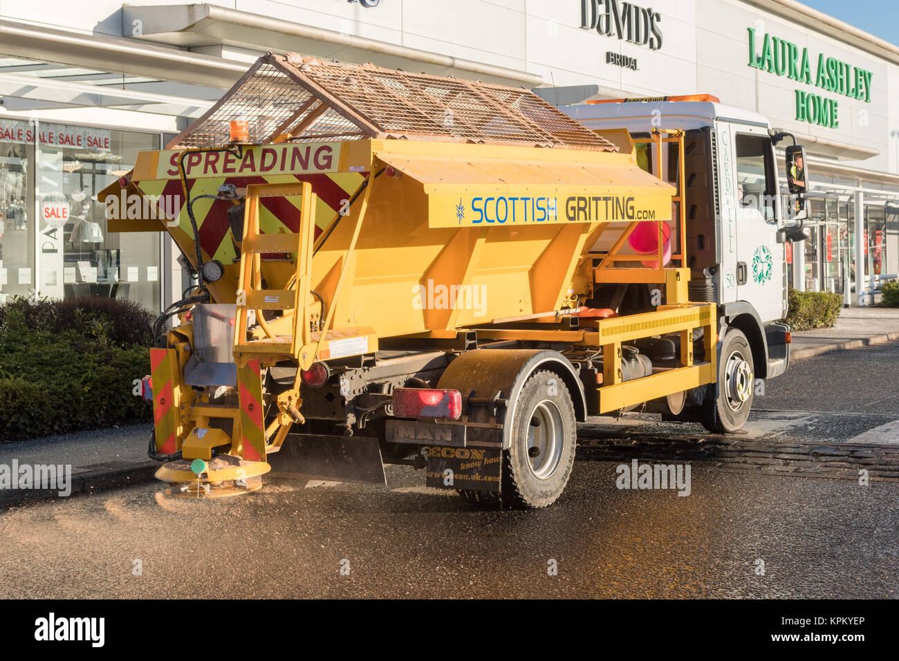 Lorry gritting outside retail park hires stock photography and images