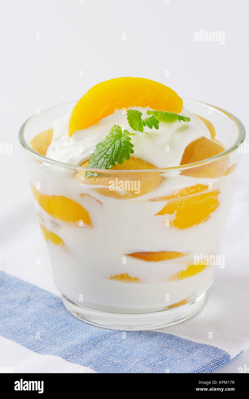 creme fraiche dessert Stock Photo - Alamy