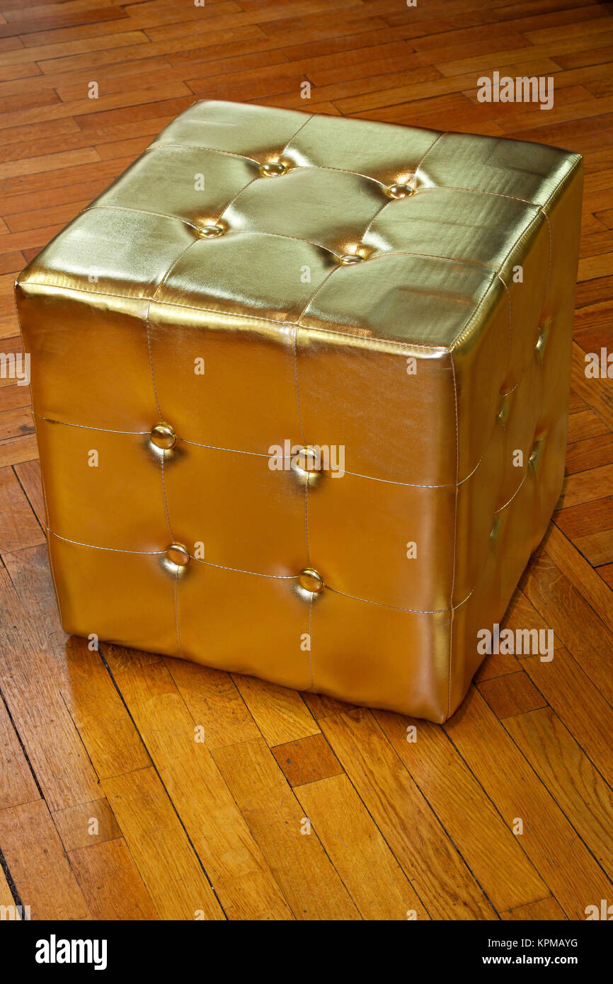 Gold cube Stock Photo Alamy