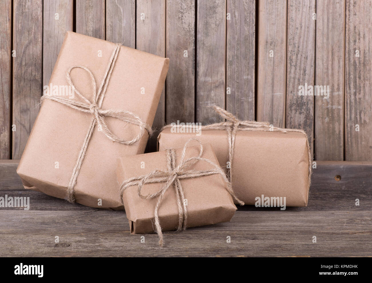 Plain brown wrapping hi-res stock photography and images - Alamy