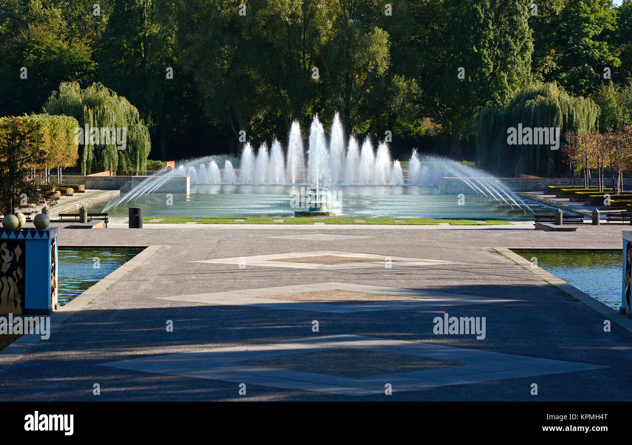 Fountains in Battersea Park, London, England Stock Photo - Alamy