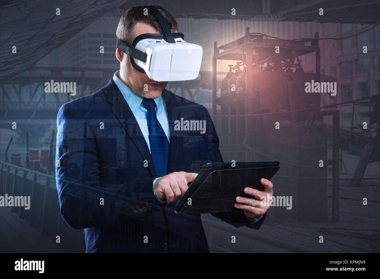 Using digital tablet vr goggles hi-res stock photography and images - Alamy