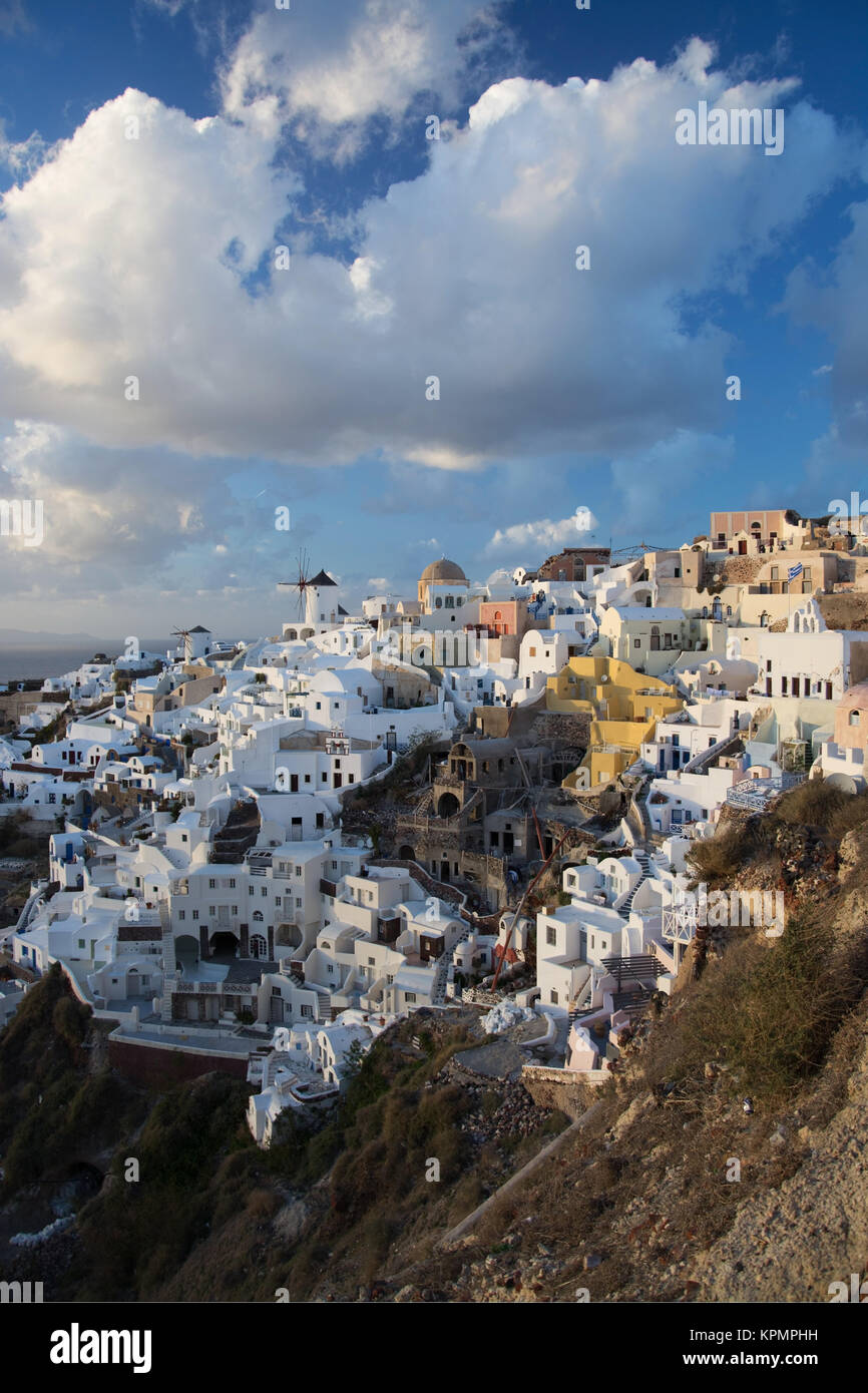 Oia auf der Insel Thira, oder Thera, ist eine kleine Stadt auf dem