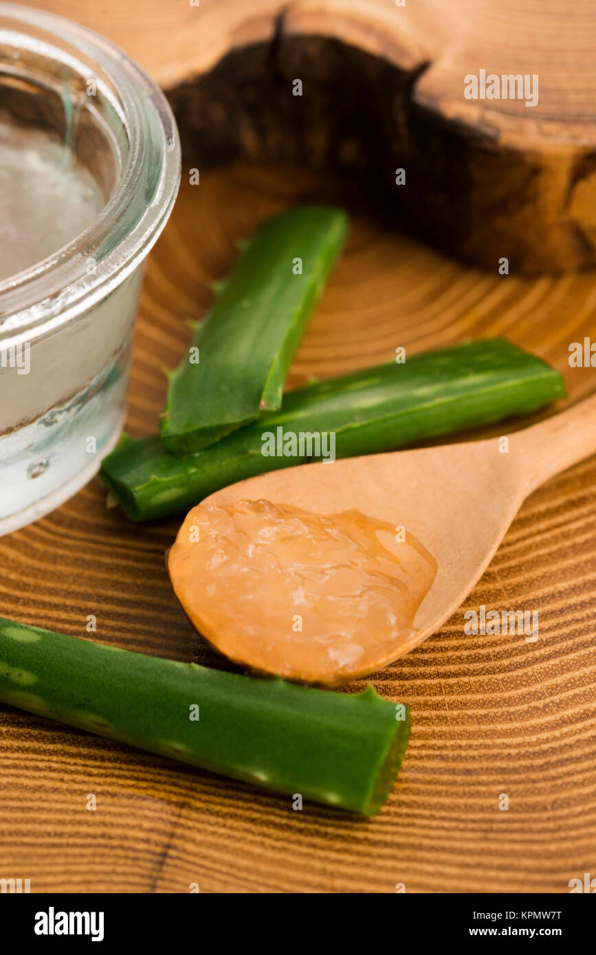 Aloe Vera Juice With Fresh Leaves Stock Photo Alamy aloe-vera-juice-with-fresh-leaves-stock-photo-alamy