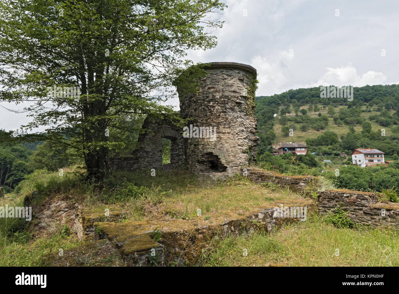 Castle rock with castle ruins Geroldstein in Heidenrod-Geroldstein, Germany Stock Photo