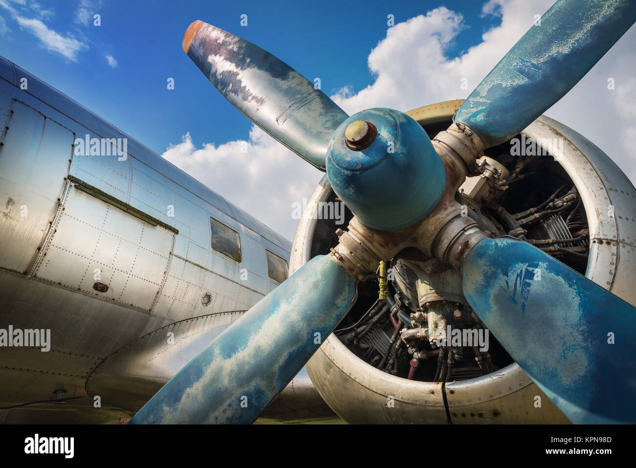 Propeller engine vintage airplane hi-res stock photography and images ...
