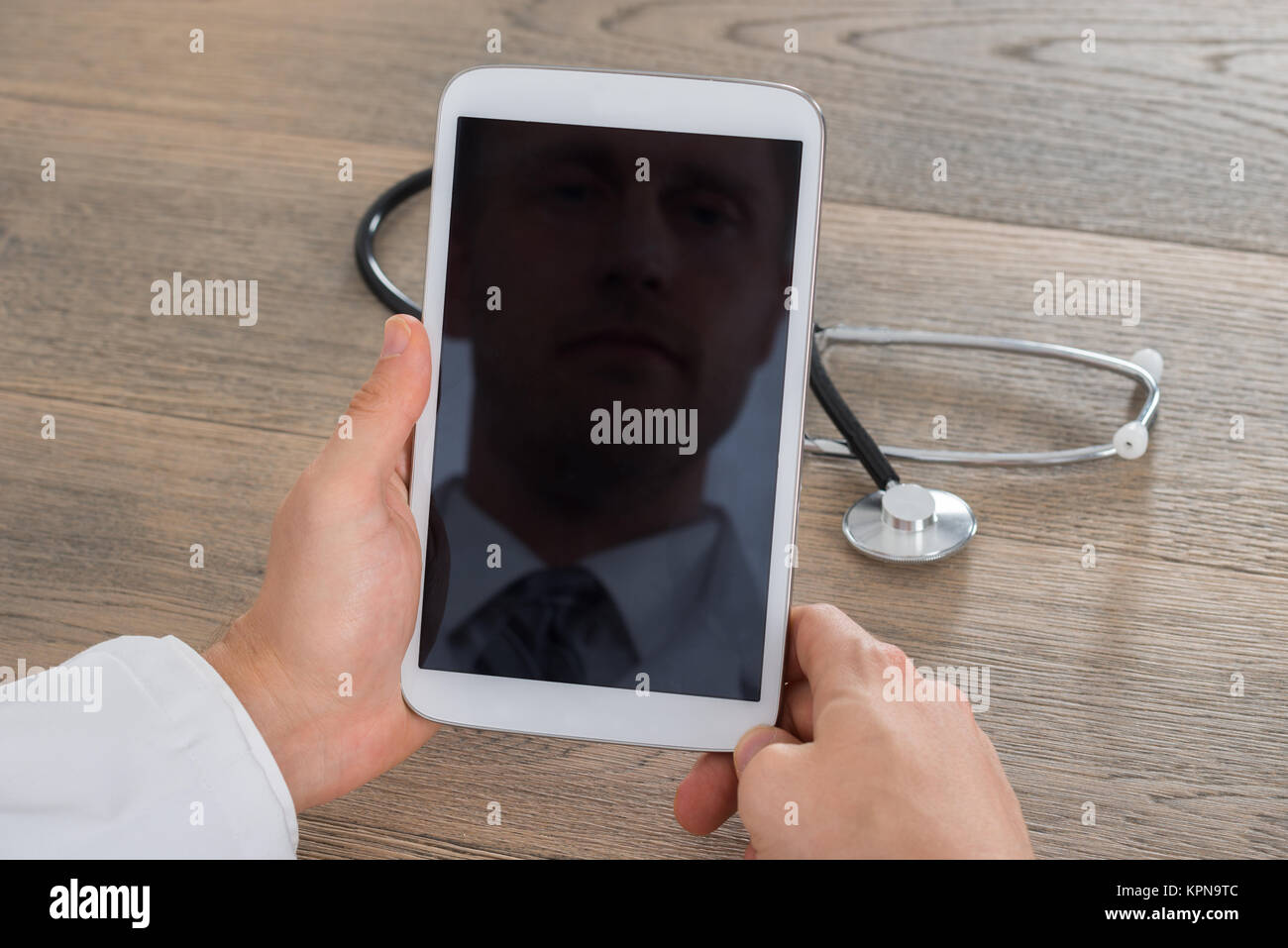 Doctor calling holding tablet hi-res stock photography and images - Alamy