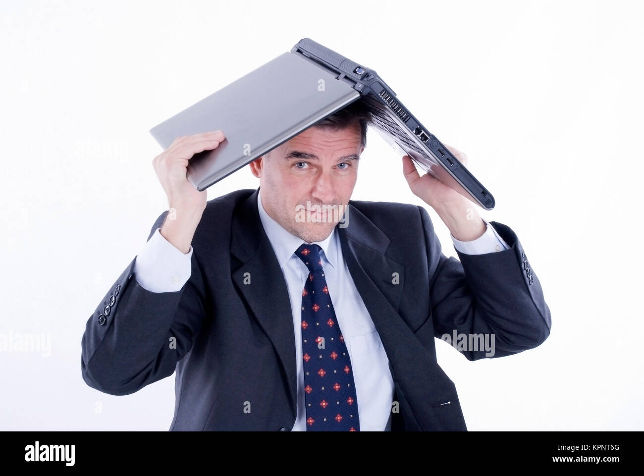 Model release , Geschaeftsmann, 50+, mit Laptop ueber dem Kopf - business man with laptop Stock Photo