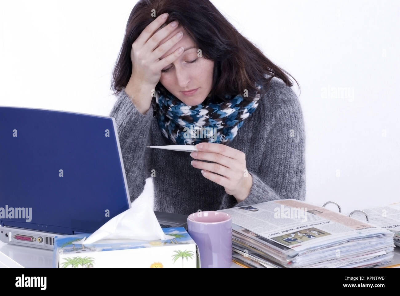 Model release , Kranke Frau am Arbeitsplatz - sick woman at work Stock Photo