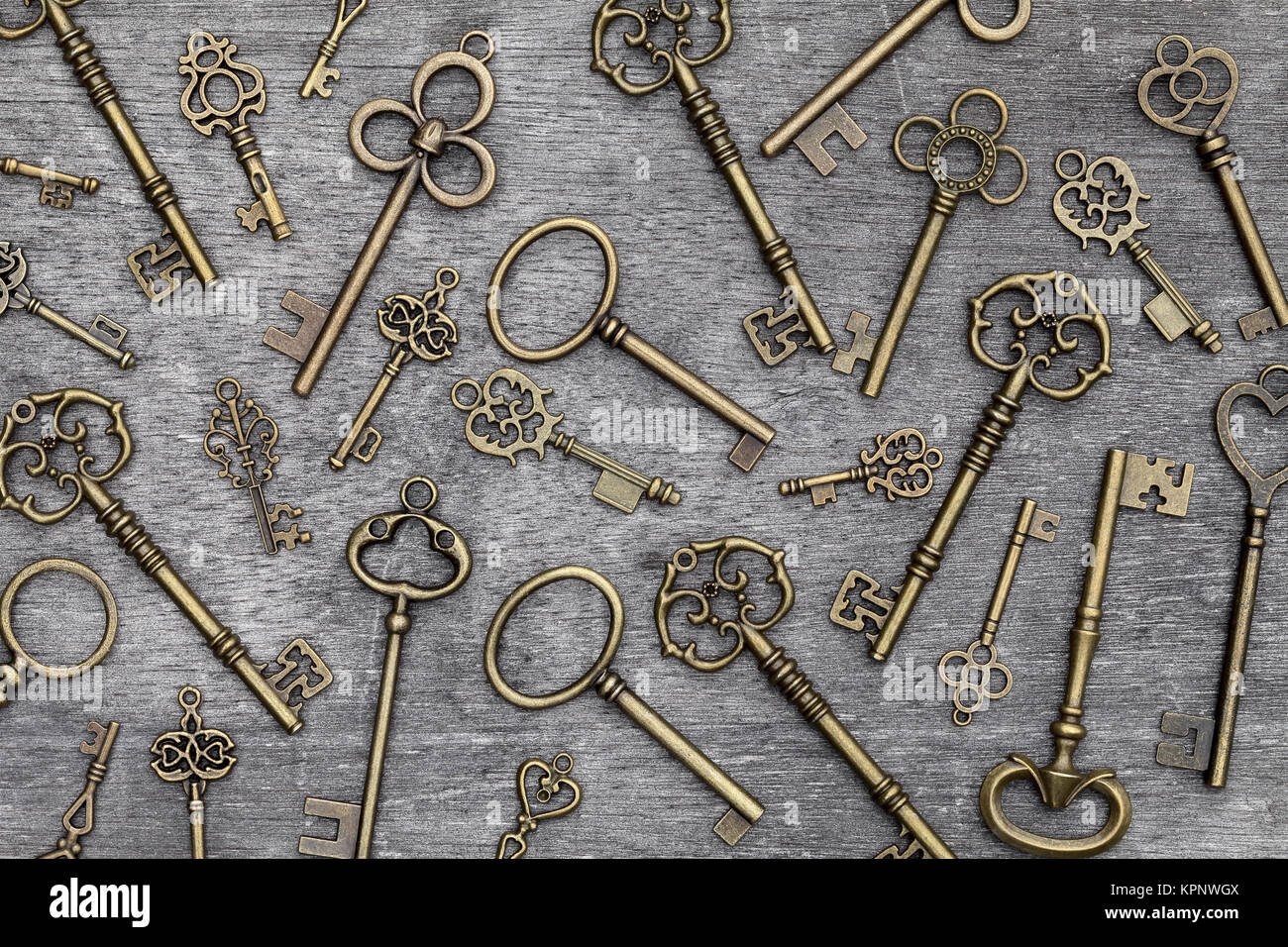 vintage rusty key on grunge wooden background Stock Photo - Alamy