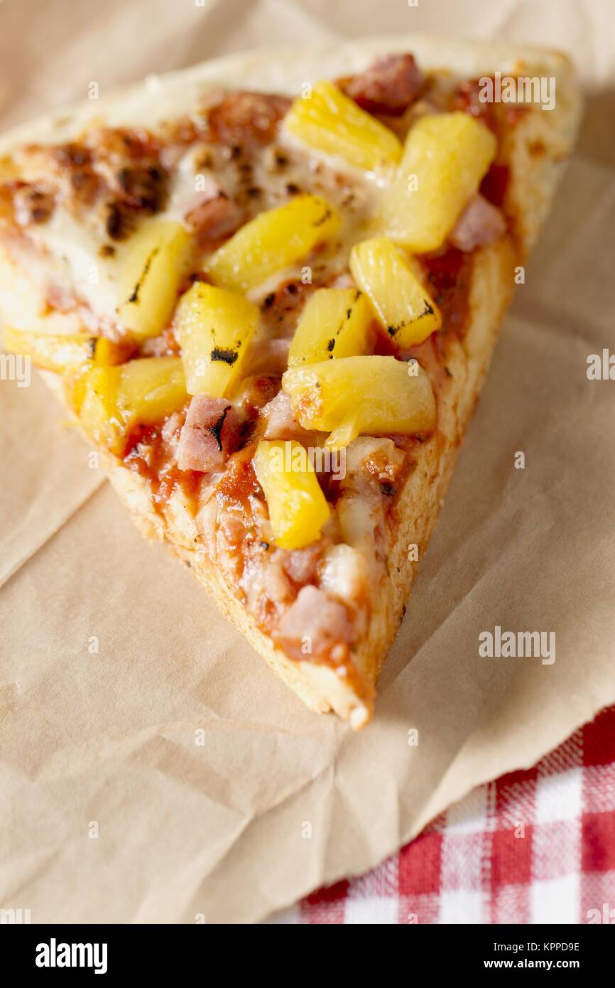 hawaiian pizza slice Stock Photo Alamy