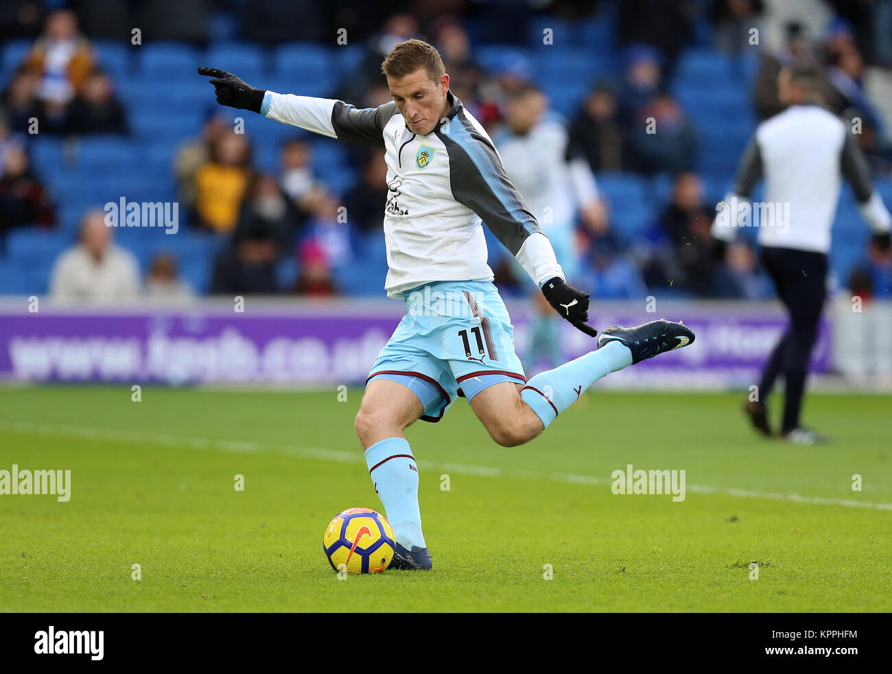 Burnley's Chris Wood warms up prior to the Premier League match at the AMEX Stadium, Brighton. PRESS ASSOCIATION Photo. Picture date: Saturday December 16, 2017. See PA story SOCCER Brighton. Photo credit should read: Gareth Fuller/PA Wire. RESTRICTIONS: No use with unauthorised audio, video, data, fixture lists, club/league logos or 'live' services. Online in-match use limited to 75 images, no video emulation. No use in betting, games or single club/league/player publications. Stock Photo