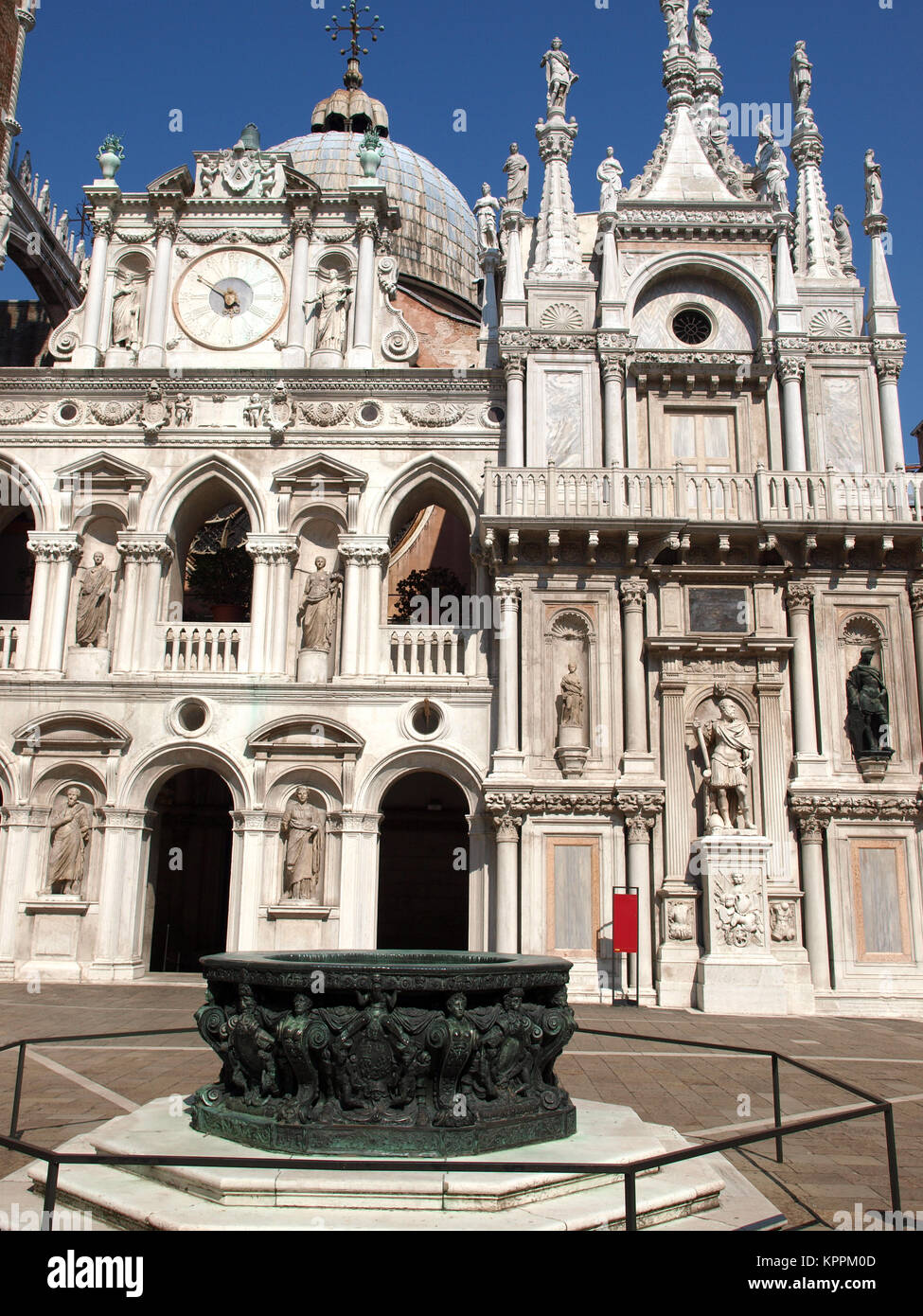 Courtyard doges palace saint hi-res stock photography and images - Alamy