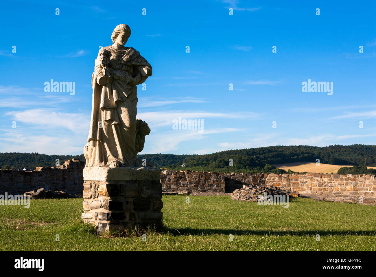 Germany, Sauerland region,  Arnsberg, statue at the ruined castle.  Deutschland, Sauerland, Arnsberg, Statue an der Schlossruine. Stock Photo