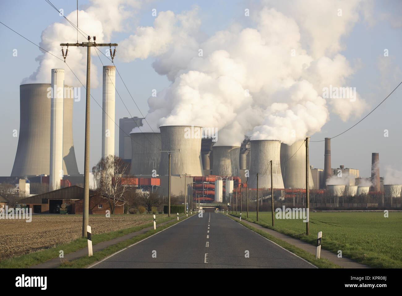 Germany, the lignite-fired power plant Niederaussem near Bergheim.  Deutschland, das Braunkohlekraftwerk Niederaussem bei Bergheim. Stock Photo