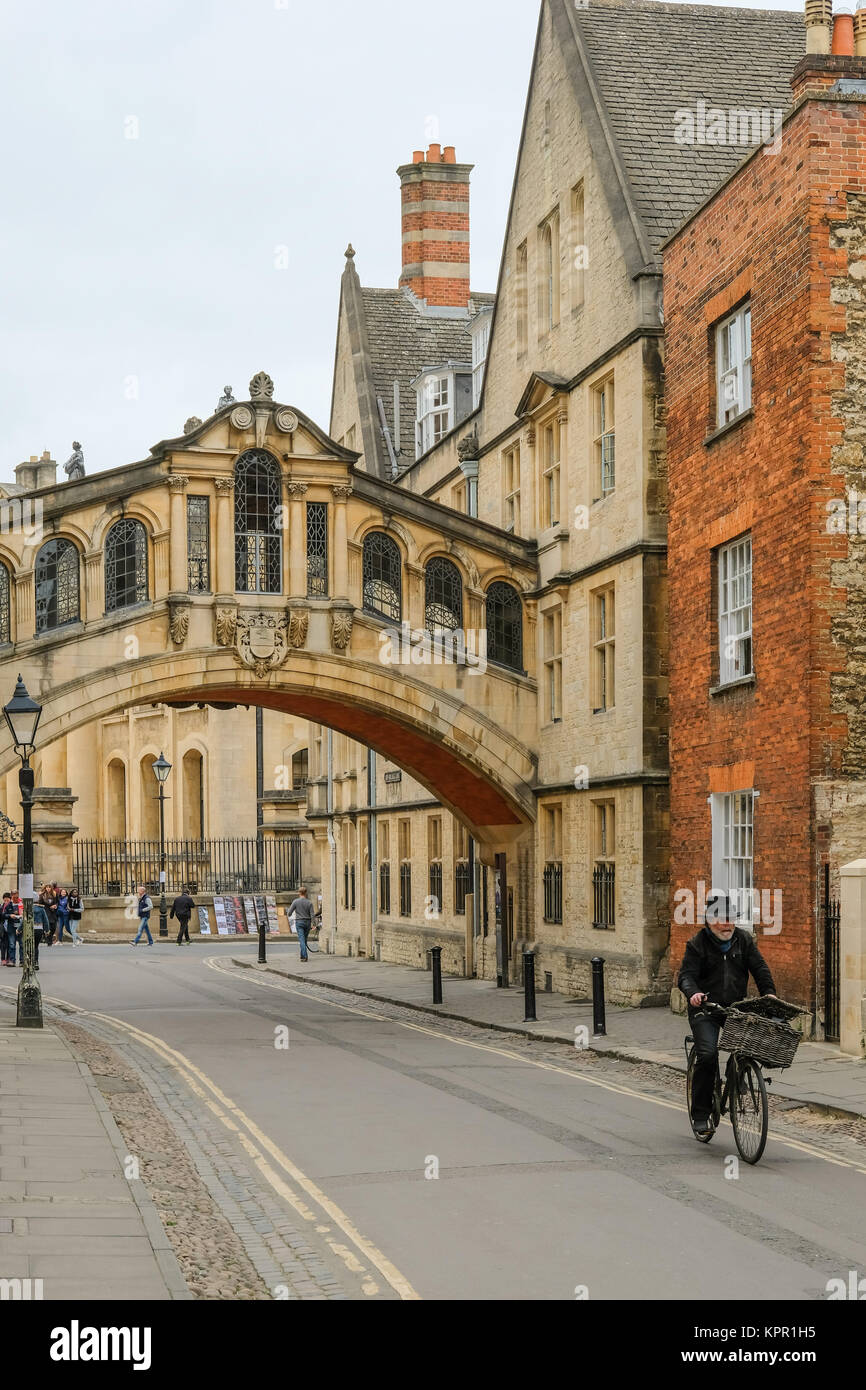 Hertford Bridge (The Bridge of Sighs), linking the Old and New Quadrangle of Hertford College at New College Lane, Oxford, Oxfordshire, England Stock Photo