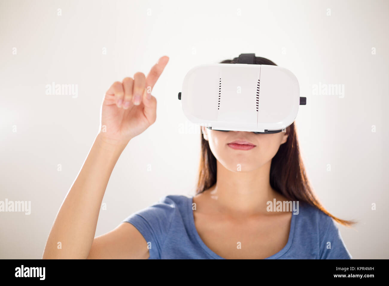 Asia lady wear vr game hi-res stock photography and images - Alamy