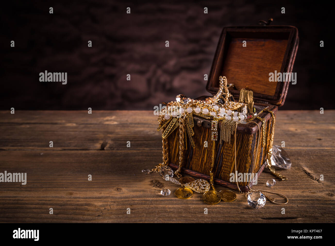 Treasure chest with jewellery on wooden background Stock Photo - Alamy
