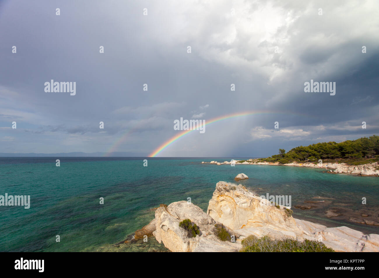 Regenbogen über der Ägäis Stock Photo