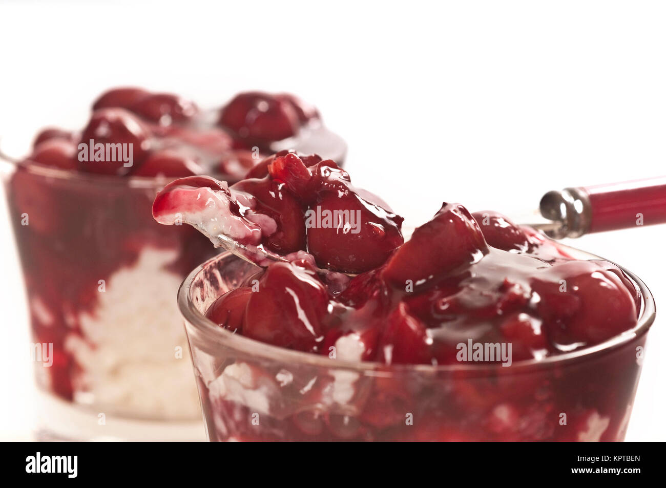 Milchreis mit Kirschen Stock Photo - Alamy