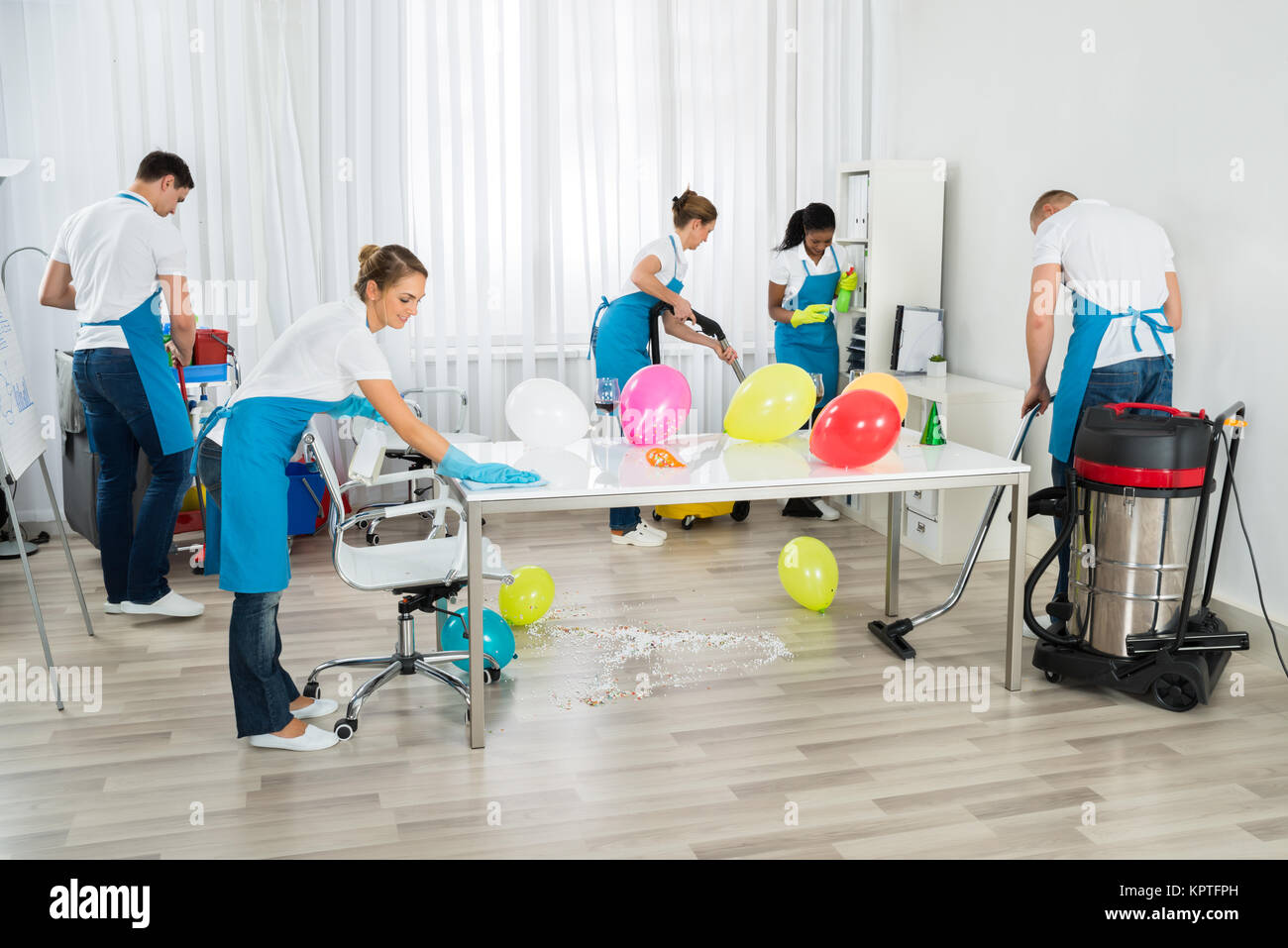 Black woman floor office cleaning hi-res stock photography and images ...