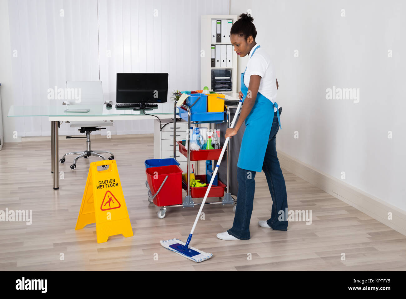 Introducir 88+ imagen the office janitor Abzlocal.mx