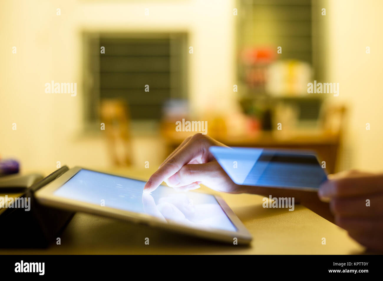 Woman using credit card to pay on digital tablet Stock Photo - Alamy