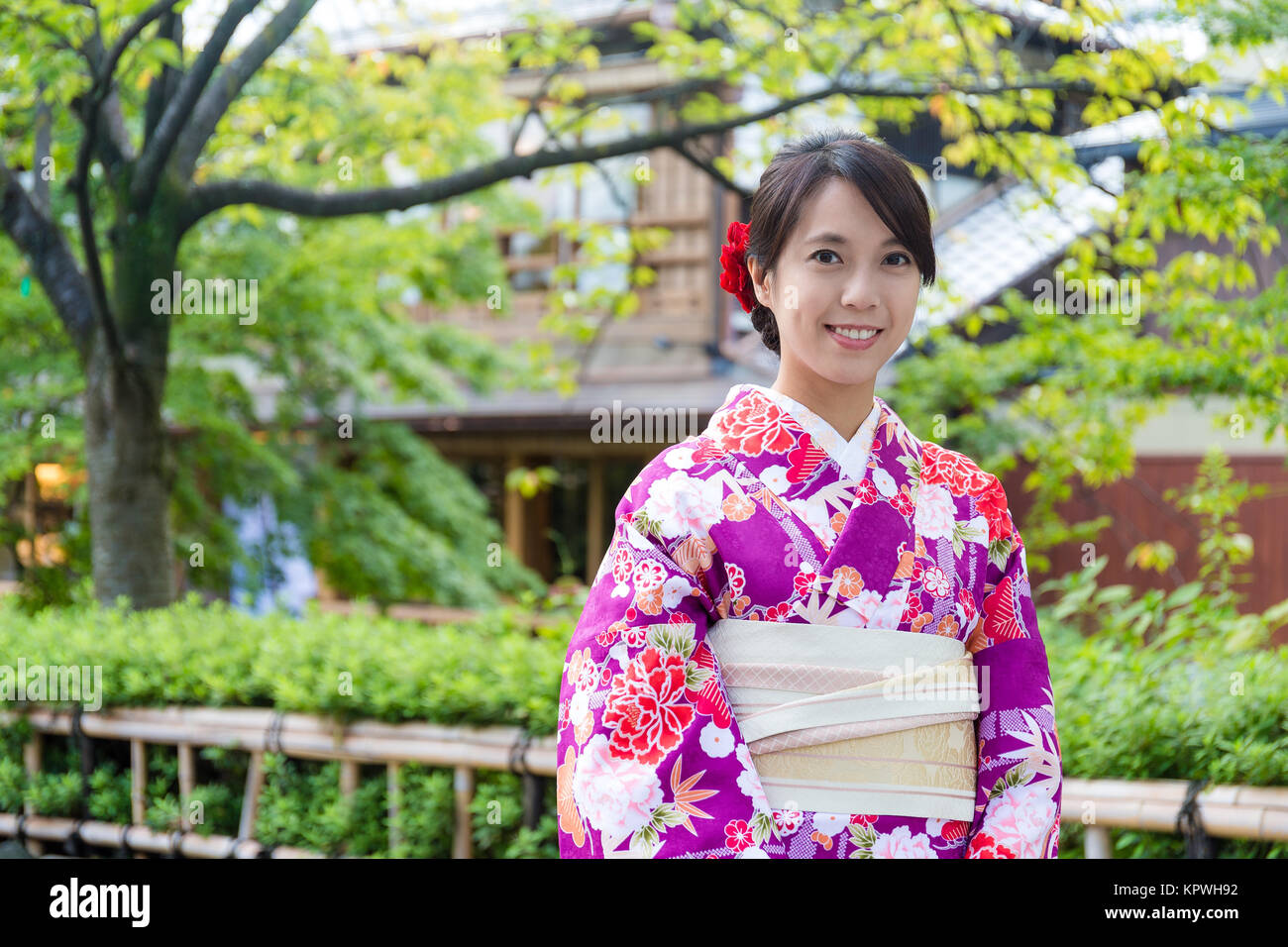 Japanese woman with kimono dressing Stock Photo - Alamy