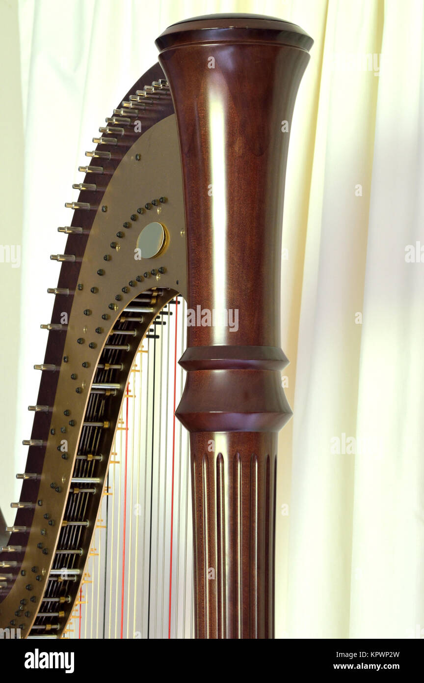 Pedal harp hires stock photography and images Alamy