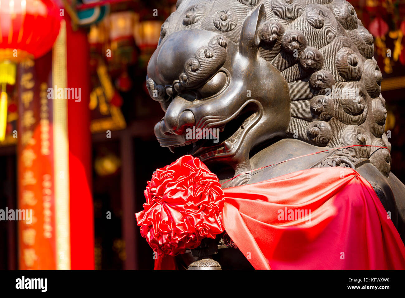 Chinese lion statue in temple Stock Photo Alamy