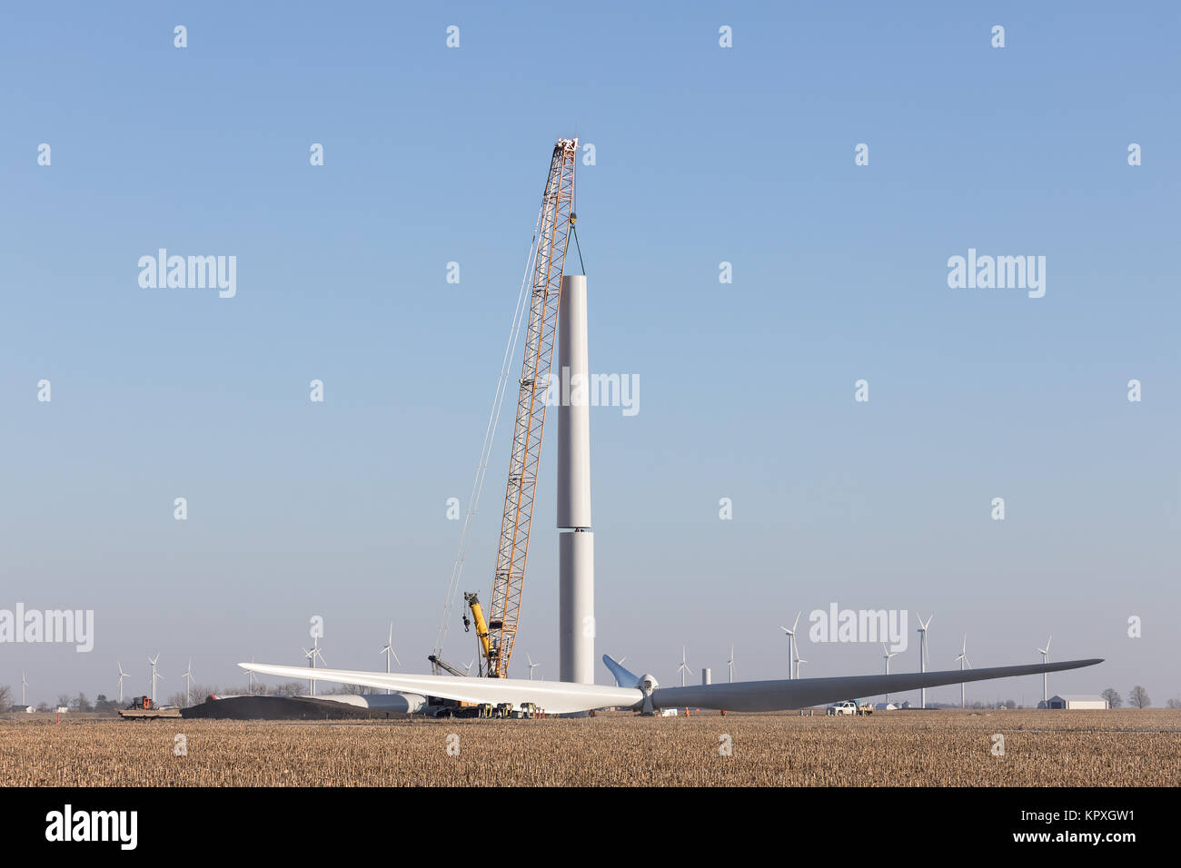 Woodhull, Illinois, USA. 16th December, 2017. Construction workers in