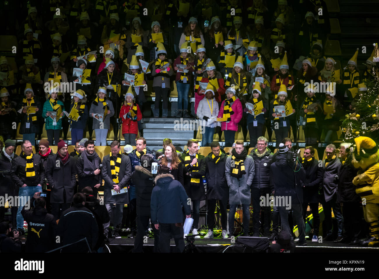 Dortmund, Germany. 17th Dec, 2017. Members of the Dortmund Choral Academy and fans of Borussia Dortmund sing Christmas carols together at the Signal Iduna Park during the first Christmas Sing-Along Concert in Germany's largest soccer stadium in Dortmund, Germany, 17 December 2017. Credit: Bernd Thissen/dpa/Alamy Live News Stock Photo