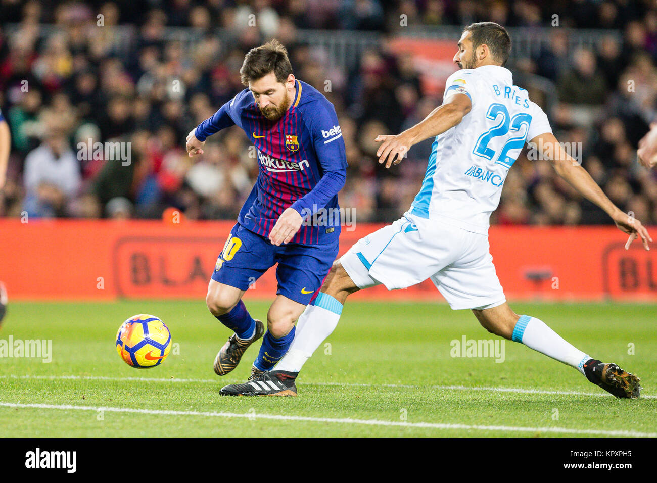 Barcelona, Spain. 17th Dec, 2017. SPAIN - 17th of December: Barcelona forward Lionel Messi (10) and Deportivo La Coruna midfielder Celso Borges (22) during the match between FC Barcelona against Deportivo Coruna, for the round 16 of the Liga Santander, played at Camp Nou Stadium on 17th December 2017 in Barcelona, Spain. (Credit: GTO/Urbanandsport/Gtres Online) Credit: Gtres Información más Comuniación on line, S.L./Alamy Live News Stock Photo