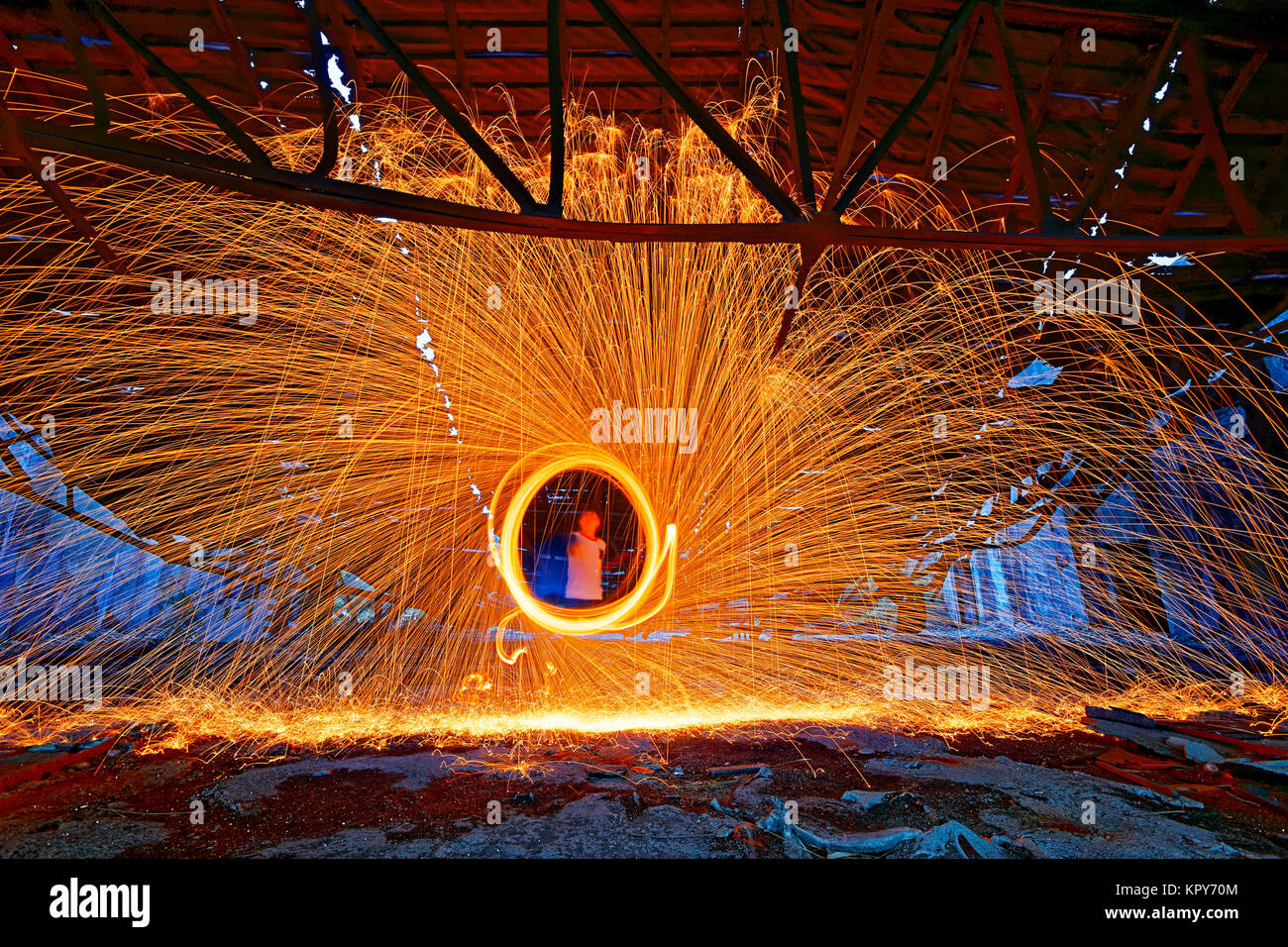 Burning Steel Wool spinning. Showers of glowing sparks from spinning steel wool Stock Photo Alamy