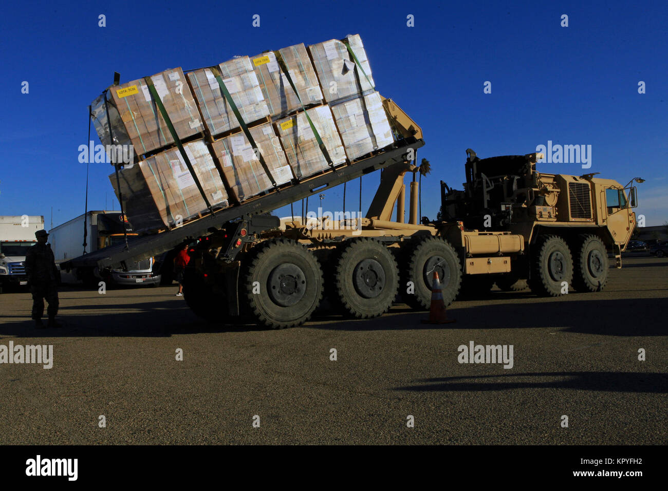Palletized load system pls hires stock photography and images Alamy