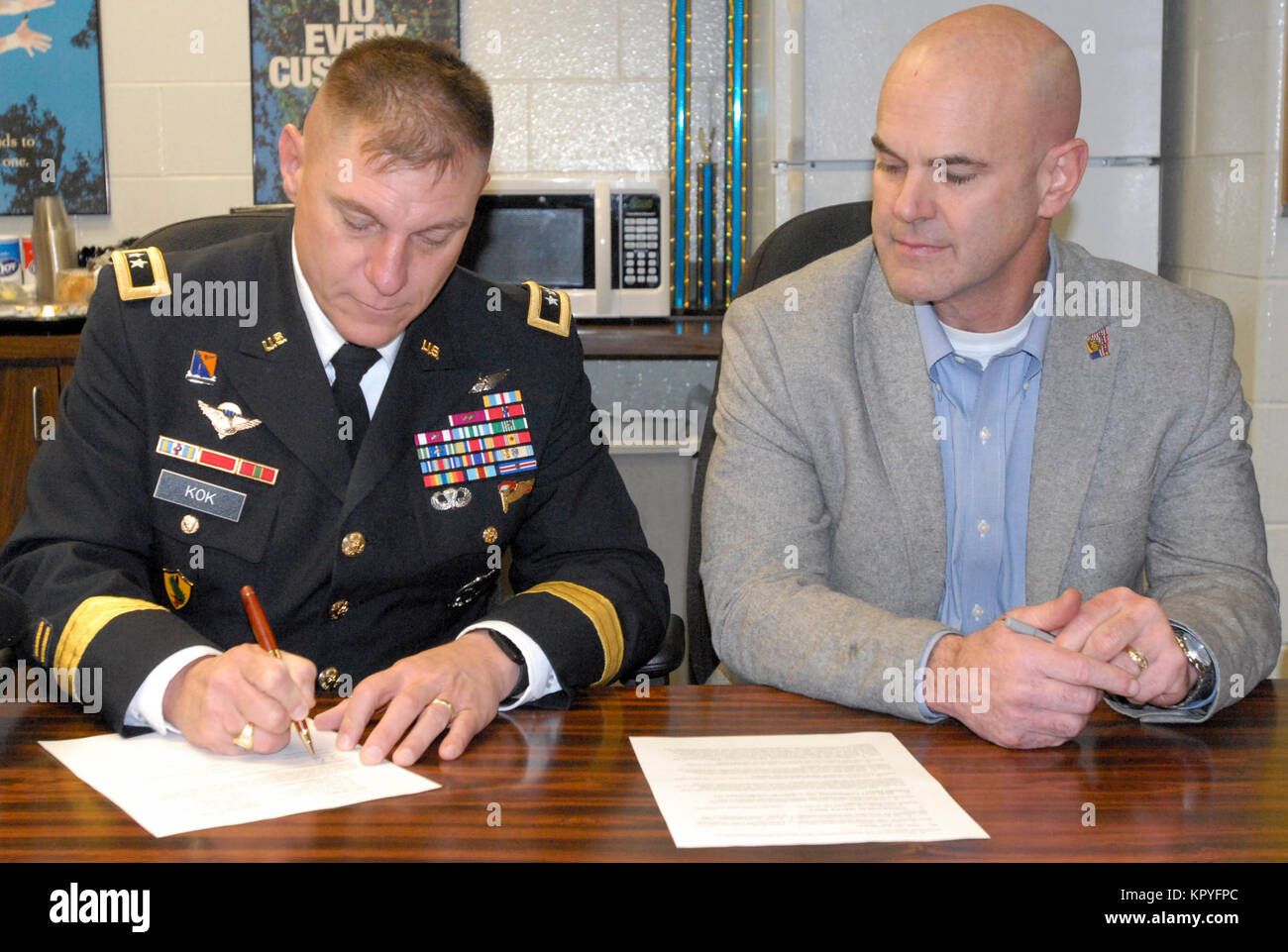 Maj Gen Troy D Kok Commanding General Of The U S Army Reserve s 99th Readiness Division 
