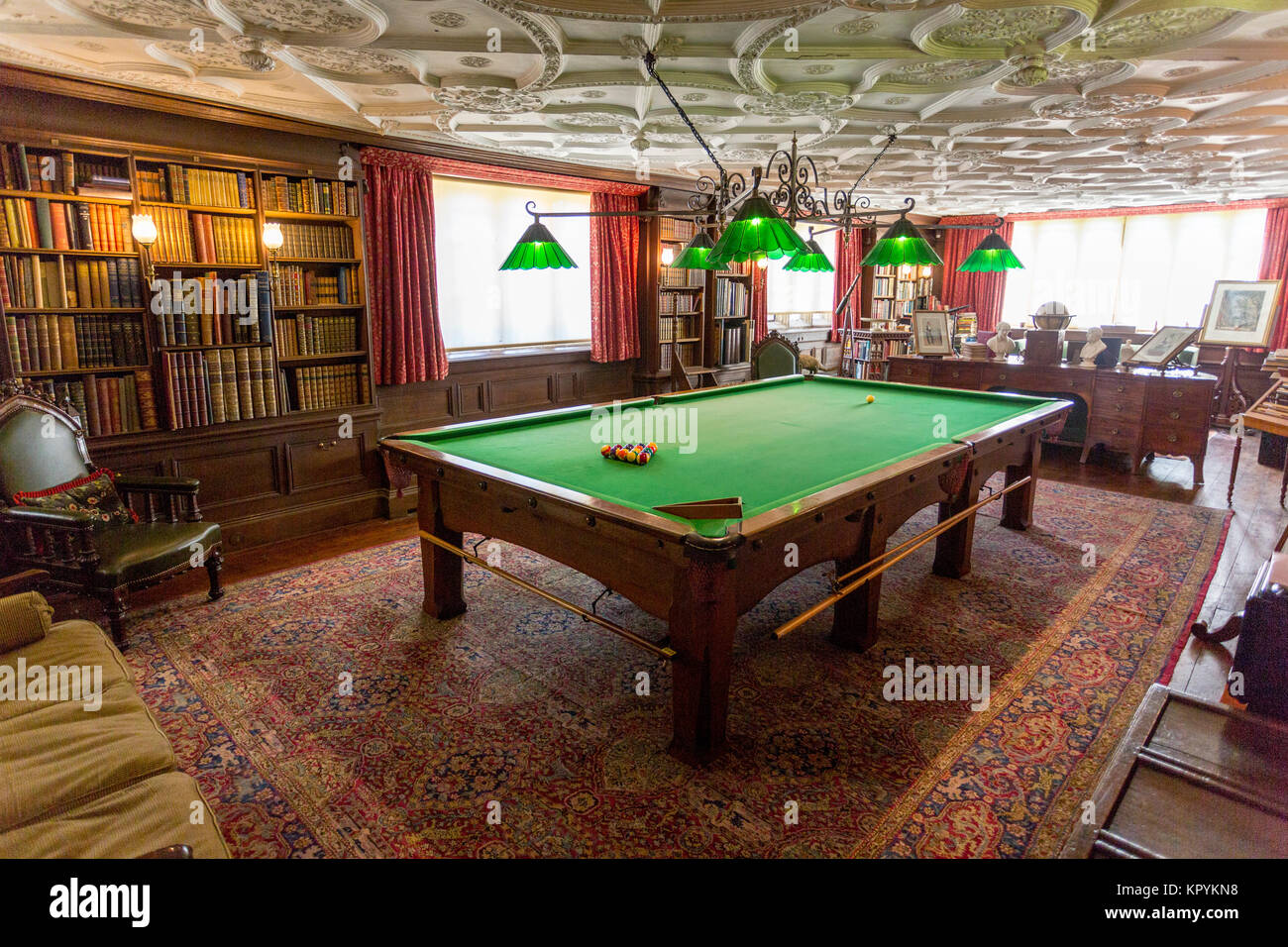 Snooker table at home hi-res stock photography and images