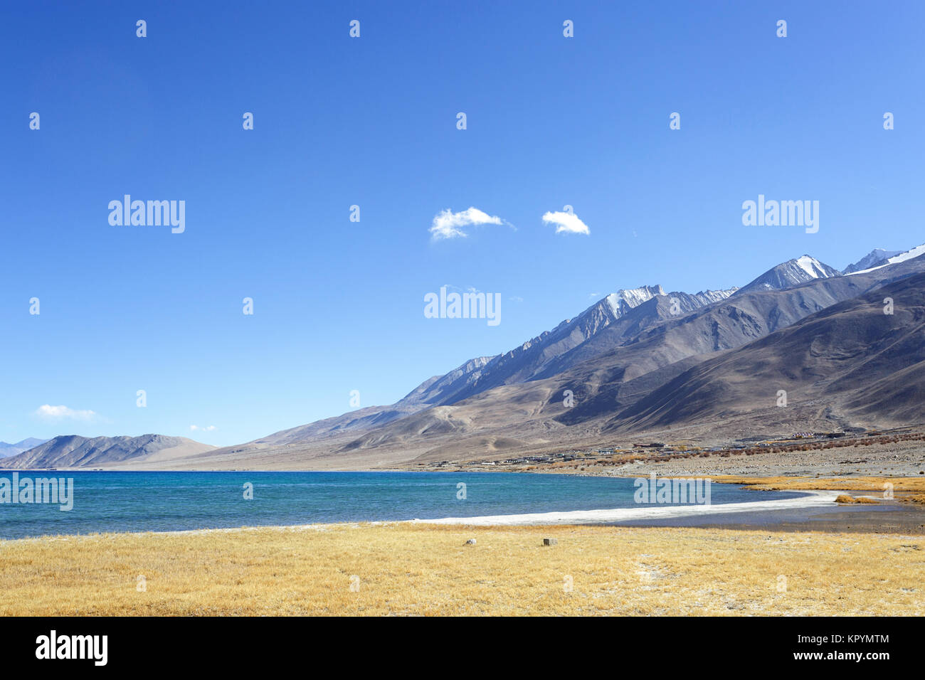 The beautiful scenery of the Pangong Tso lake and its surroundings, Ladakh, Jammu and Kashmir, India. Stock Photo