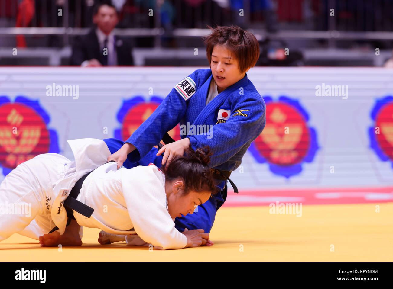 Final fight Sumiya Dorjsuren, Mongolia (white) vs Tsukasa Yoshida, Japan during Judo World Masters tour Stock Photo