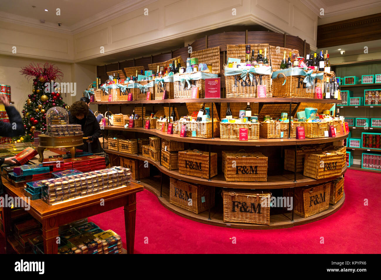 Gift baskets and hampers at the Fortnum & Mason department store, Piccadilly, London, UK Stock Photo