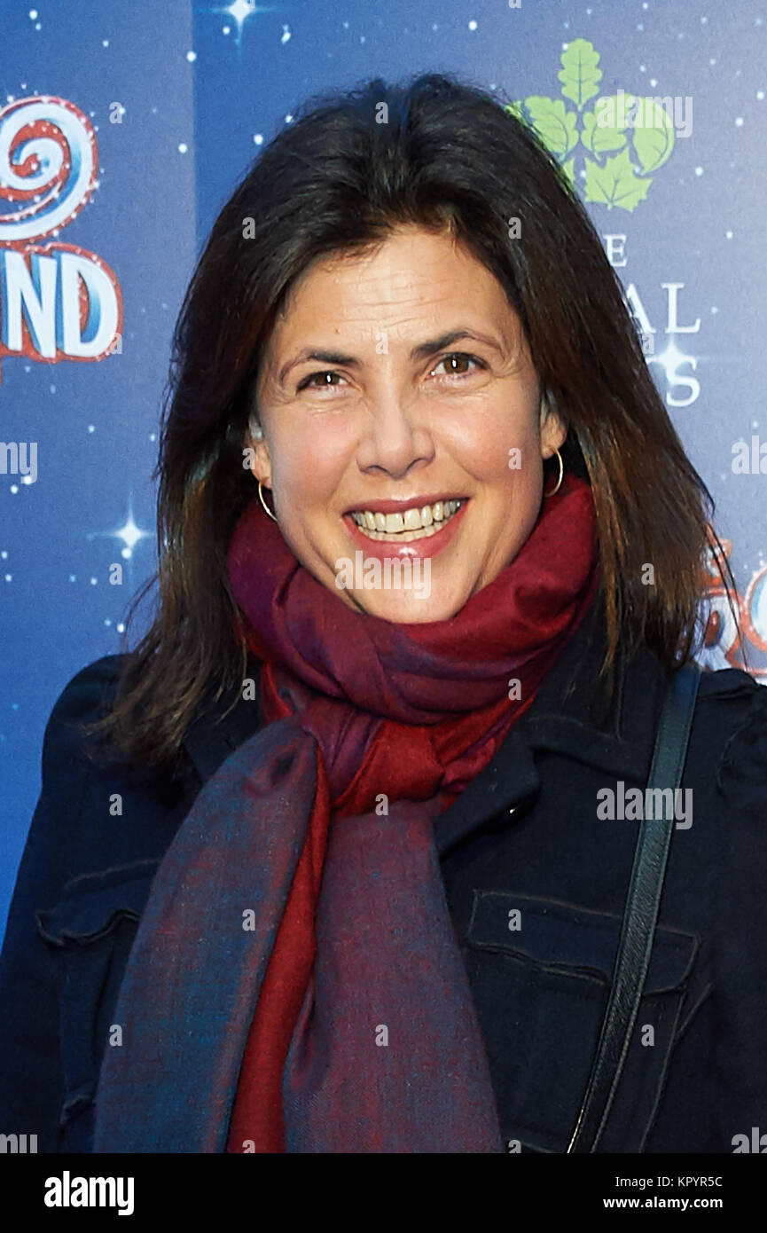 Kirstie allsopp christmas hi-res stock photography and images - Alamy