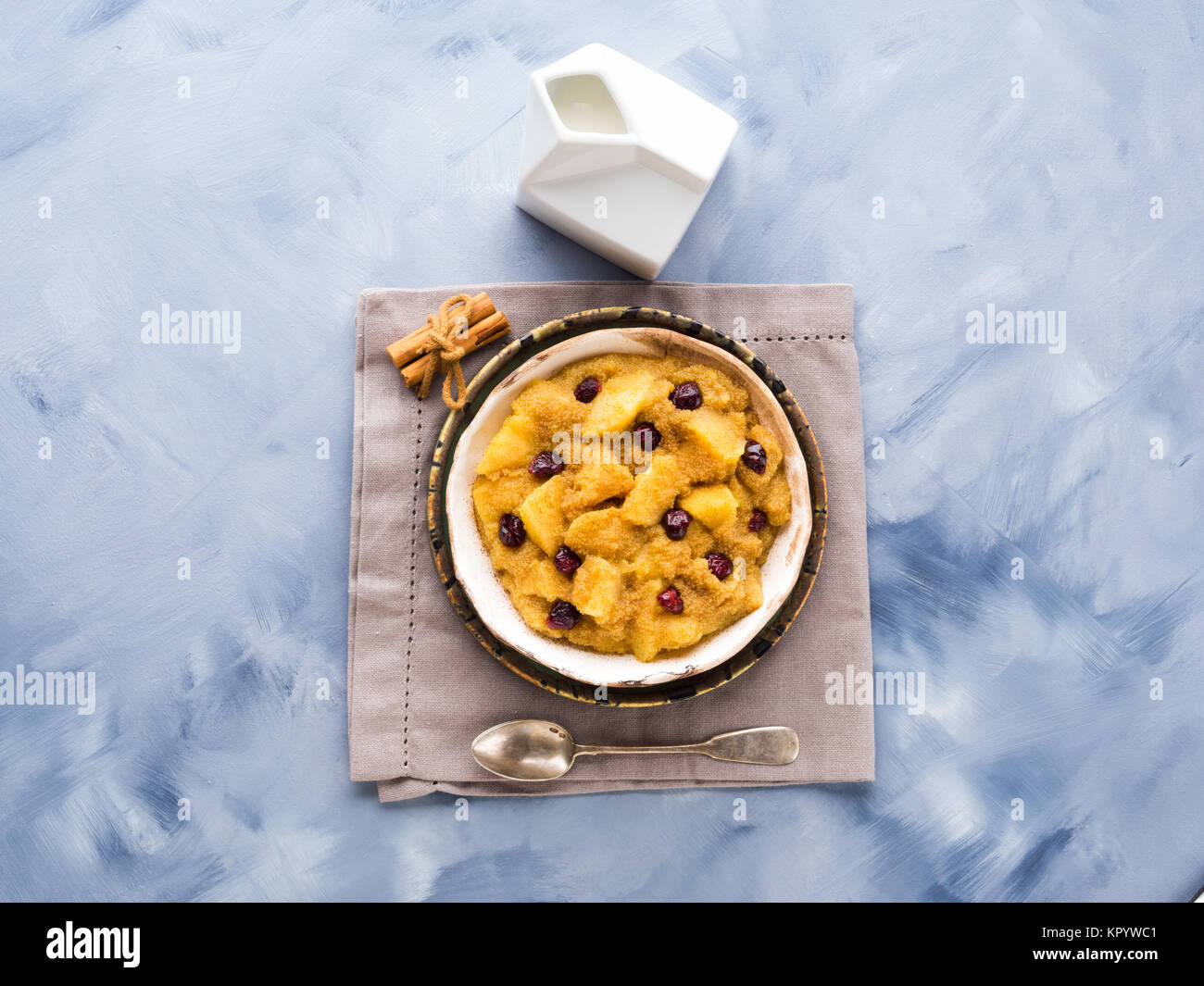 Amaranth porridge with apples, cinnamon, turmeric and dried fruit