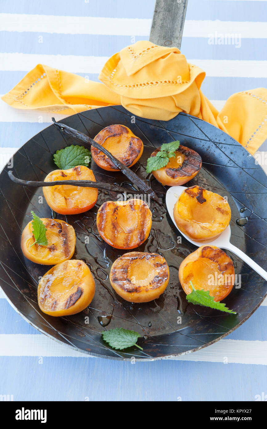 grilled nectarines with vanilla Stock Photo Alamy